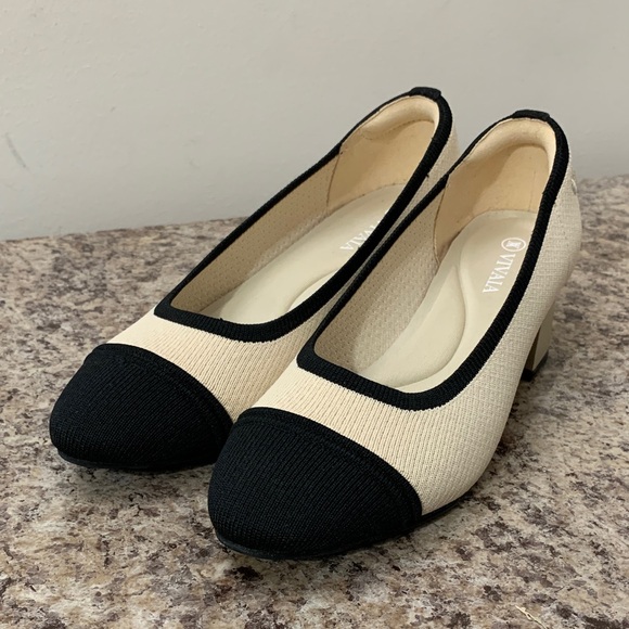 Elegant Cream and Black Almond-Toe Chunky Heels - Picture 6 of 17